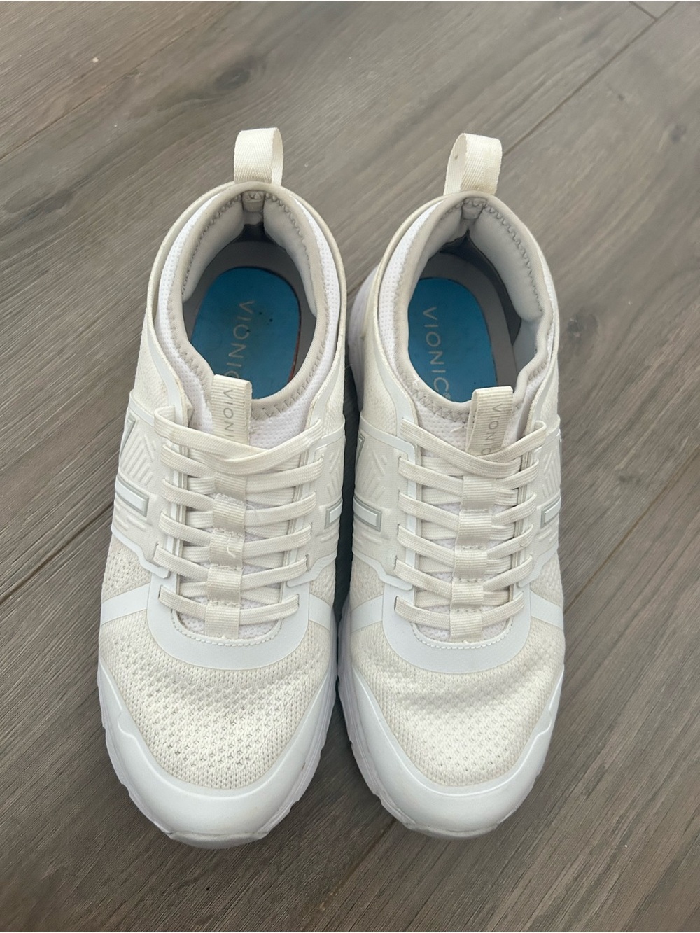 Vionic “Phantom Captivate” White Lace-Up Athletic Sneakers